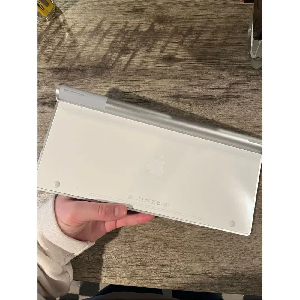 Apple Bluetooth wireless keyboard
